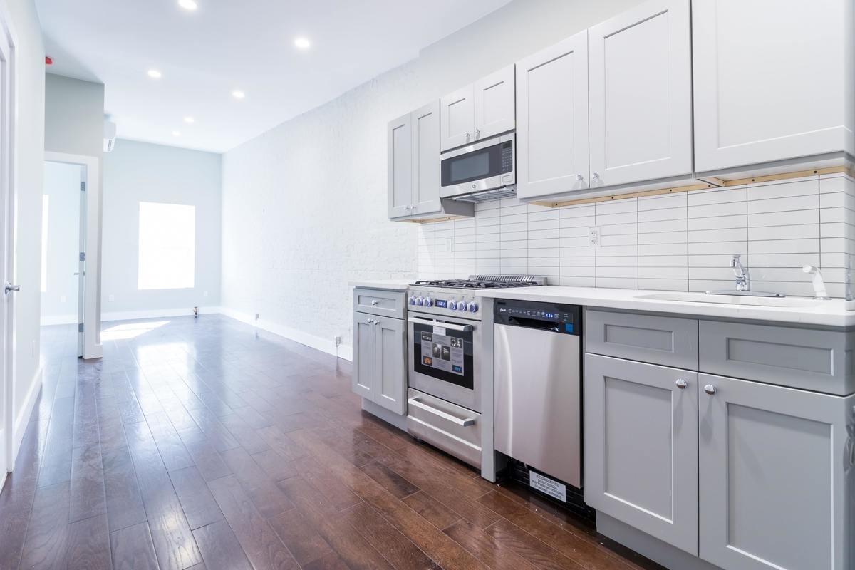 Primary Photo - 203 W 19th St