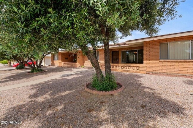 Building Photo - 6438 E Butte St