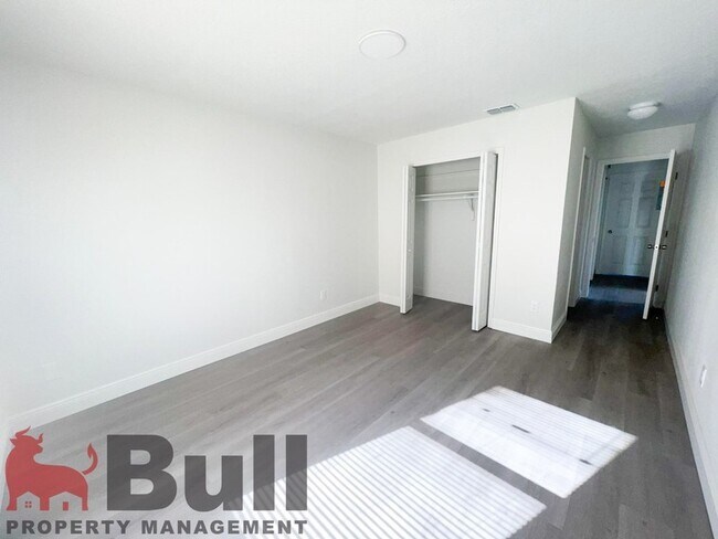 Foto del edificio - 34 Sandalwood Ct