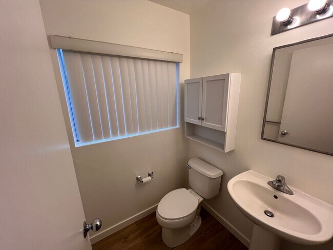 Building Photo - Las Brisas/3 Bed/2.5 Bath/3 PK