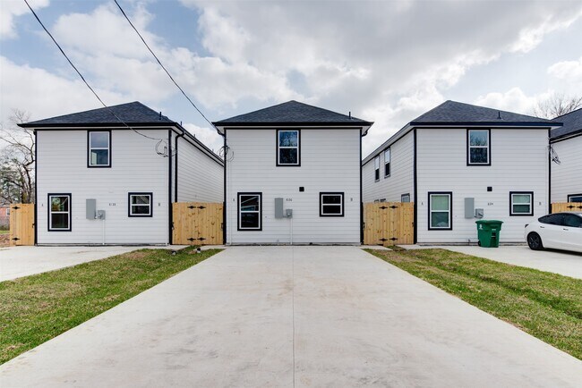 Foto del edificio - 8126 Sterlingshire St