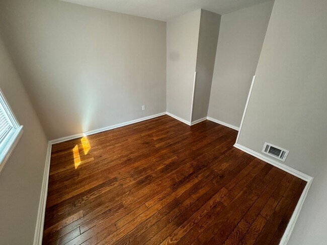 Building Photo - Semi Detached