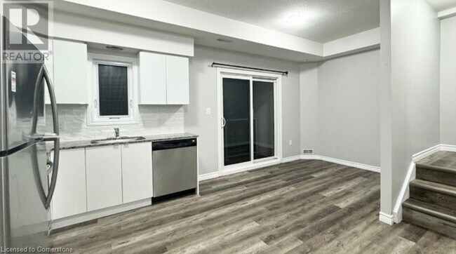 Photo du bâtiment - 1438 Highland Rd W