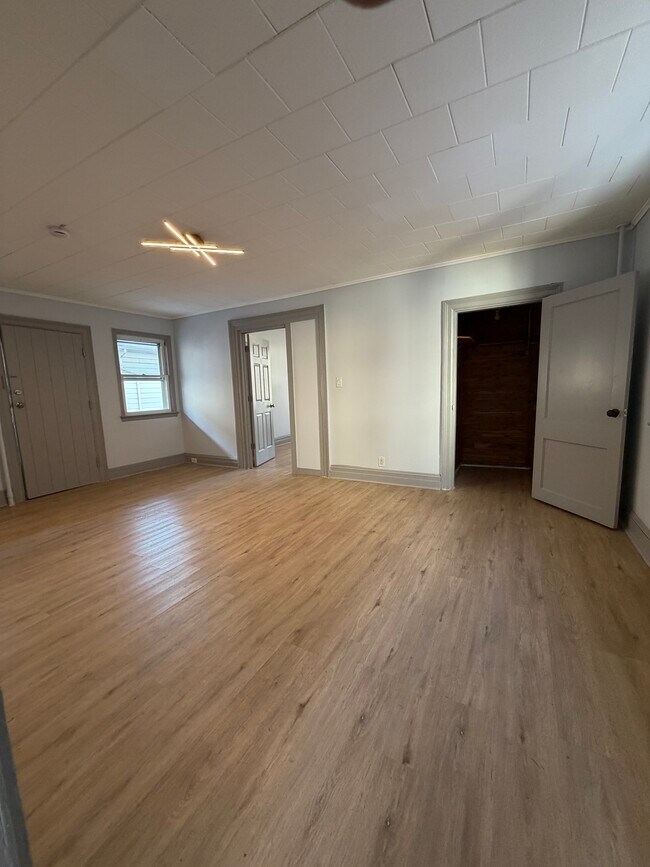 Building Photo - 66 Broadway