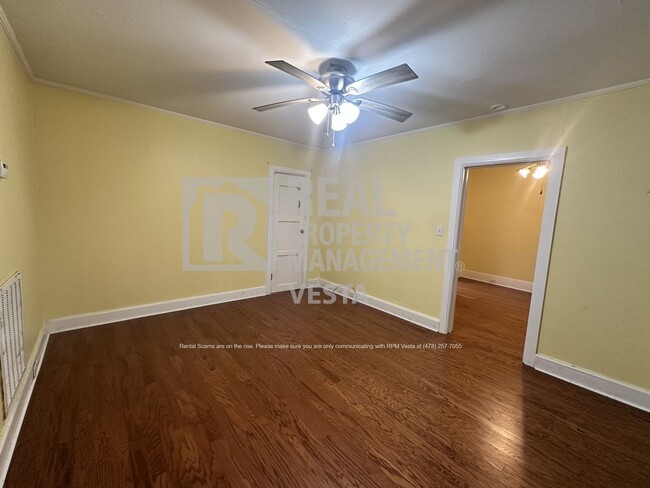 Building Photo - 346 E Main St