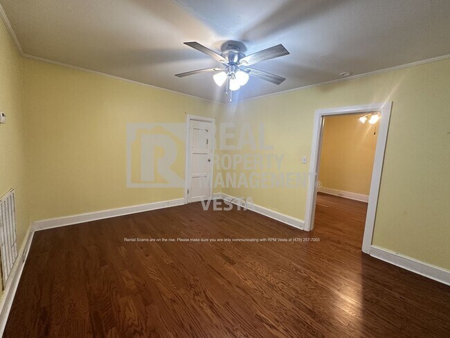 Foto del edificio - 346 E Main St