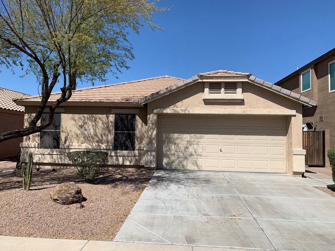 Foto principal - 42428 W Michaels Dr