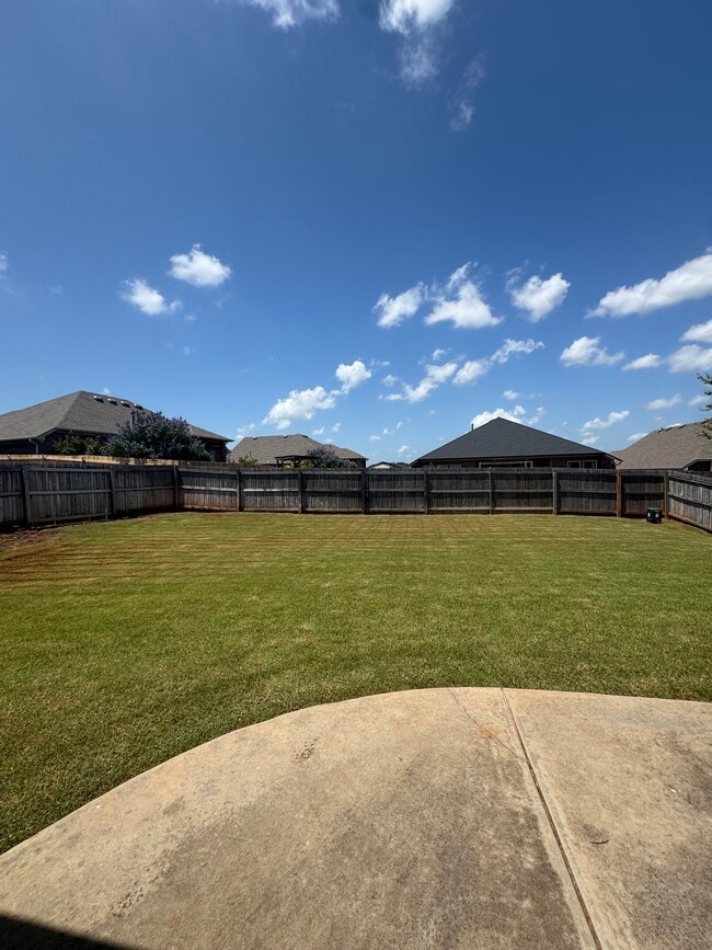 Building Photo - 3814 Kings Canyon Rd