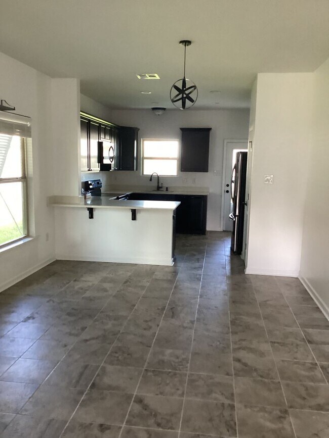 Building Photo - Great Location! 3 bedroom 2 bath!