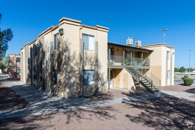 Foto del edificio - Lynwood Garden Apartments
