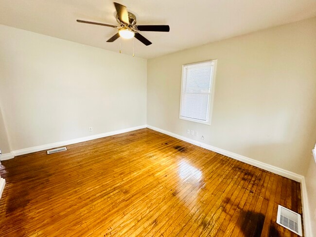 Building Photo - 1147 Lincoln Ave