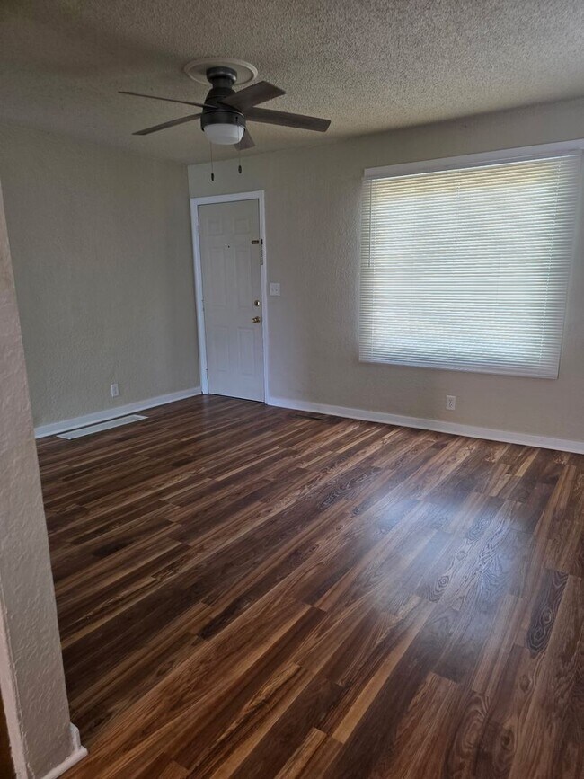 Foto del edificio - 173 E Greenview Ave