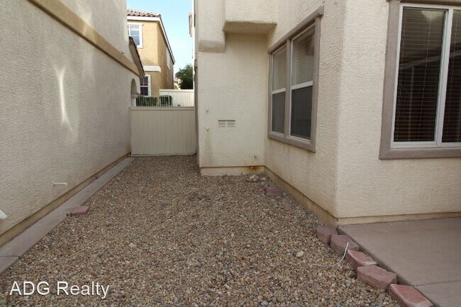 Foto del edificio - 3 br, 2.5 bath House - 6709 Bluebell Garde...