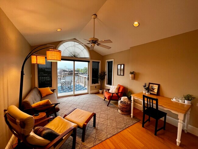 Building Photo - 2205 E Pratt St