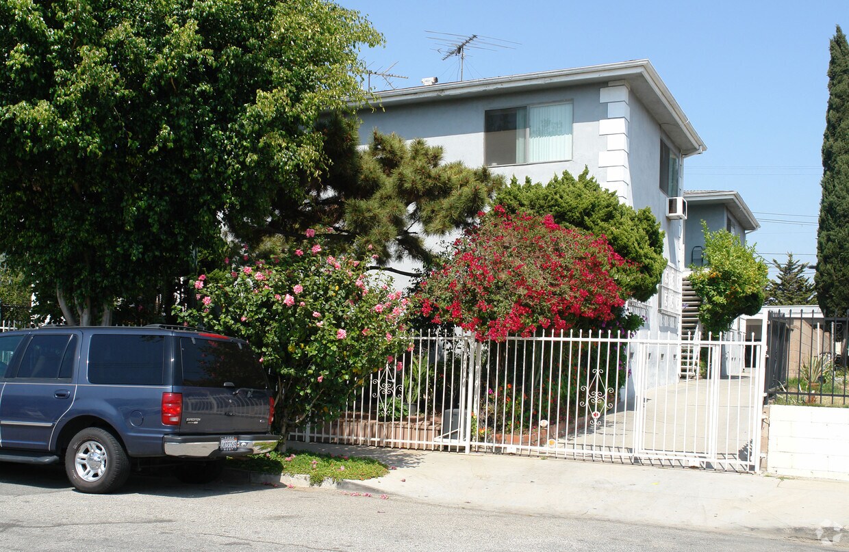 Primary Photo - 978 S Kenmore Ave