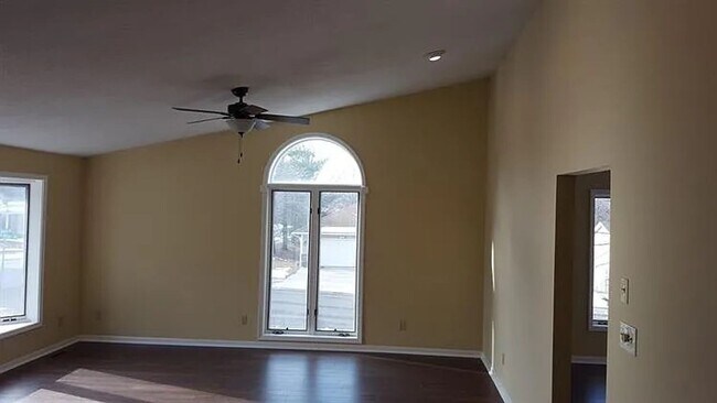 Foto del edificio - 4 bed/ 2.5 baths Single Family Home