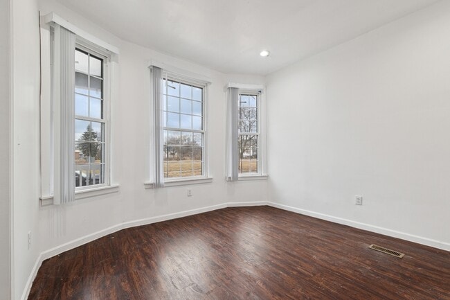 Building Photo - 1478 Helen St