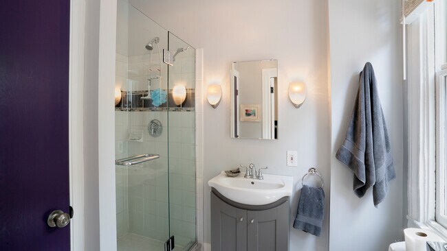 Building Photo - 5 Melrose St