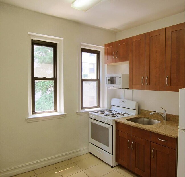 Building Photo - 501 E 83rd St