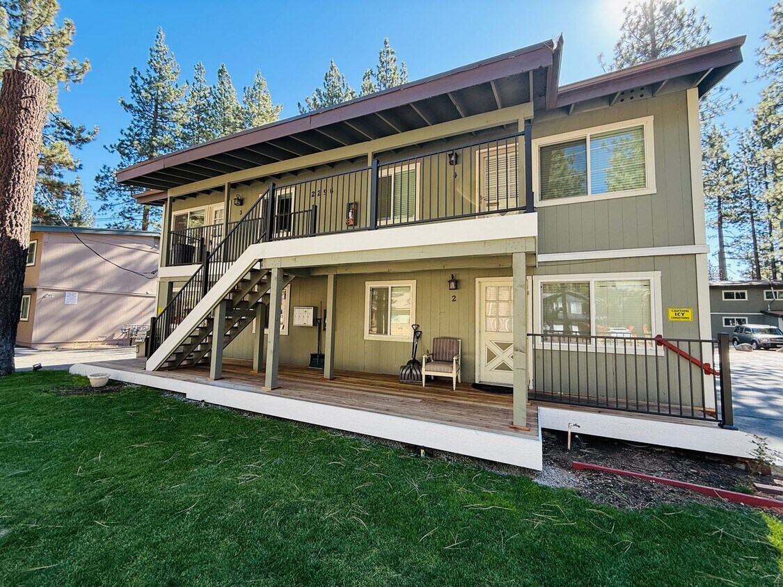 Foto principal - 2 bed 1 bath unit for rent in South Lake T...
