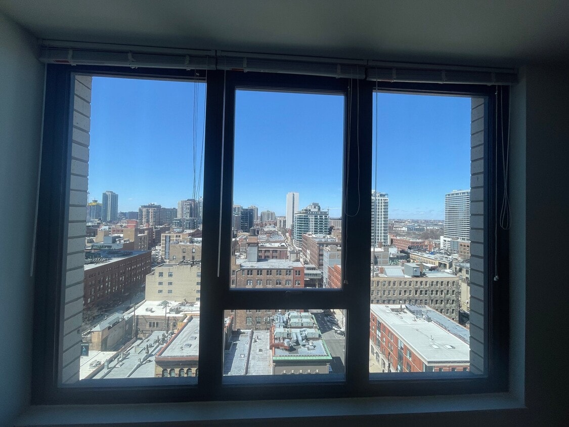 Photo - 142 W Superior St (Chicago, IL)