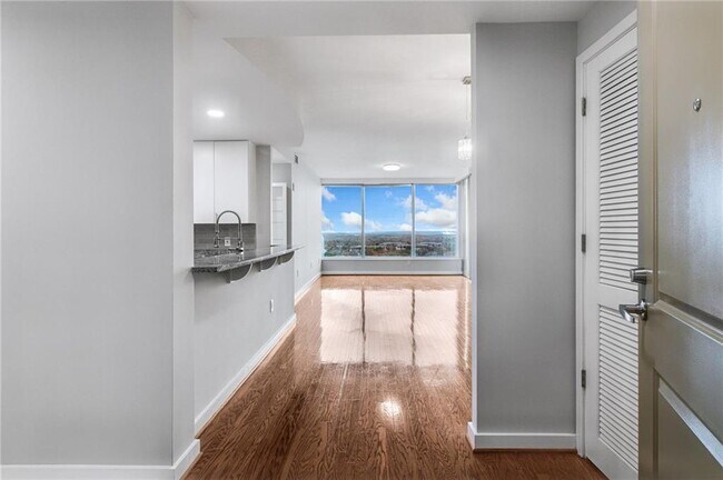 Foto del edificio - 3338 Peachtree Rd NE