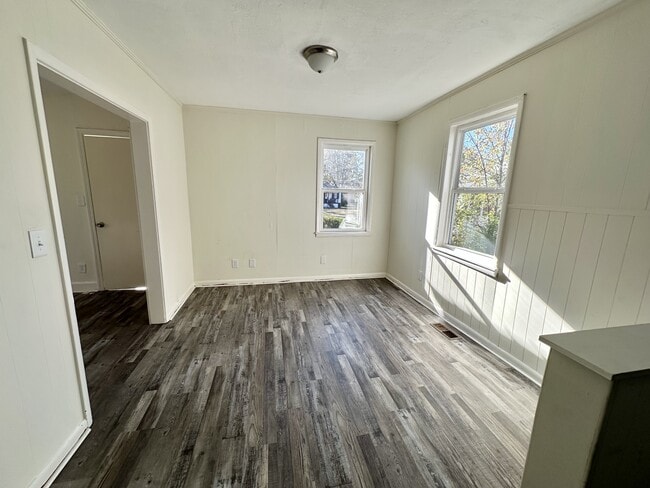 Building Photo - 2026 Lee Ct SW