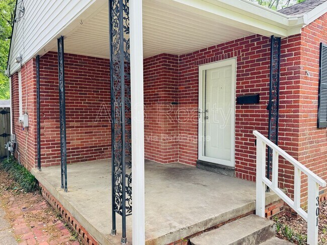 Building Photo - 301 Bradley Dr