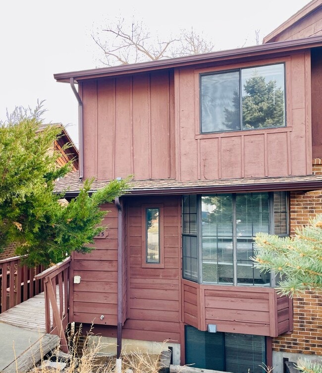 4 Bedroom Town-home Near Downtown Golden A... - 4 Bedroom Town-home Near Downtown Golden A...