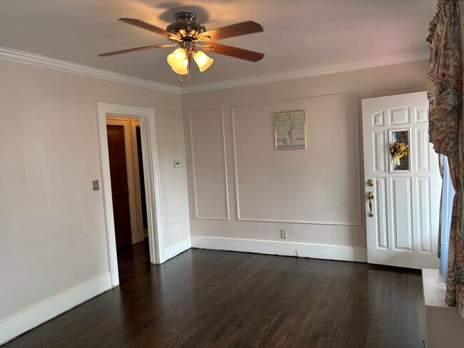 Building Photo - 19 Dott Ave