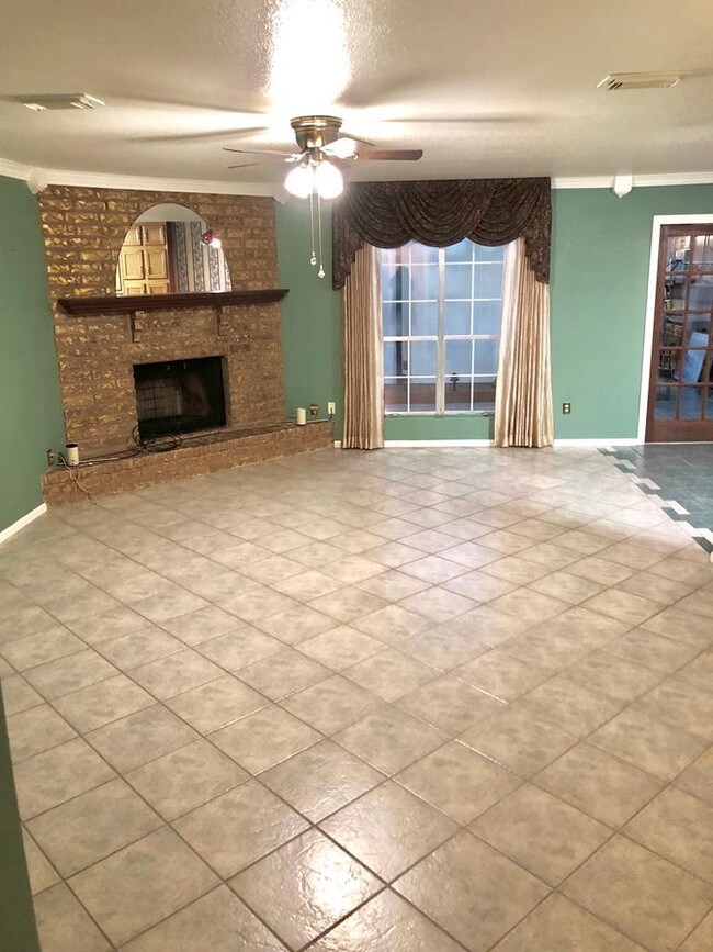 Building Photo - 1560 Marshall Woods Dr