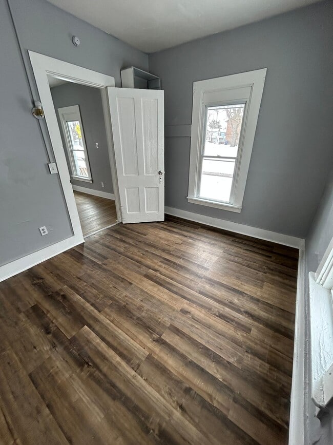 Building Photo - 319 Commercial St