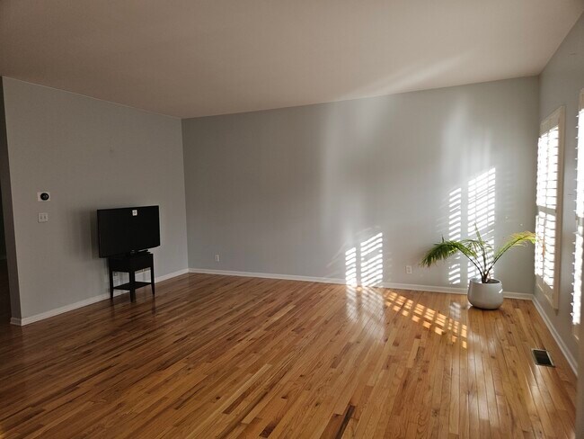 Foto del edificio - 0N312 Dooley Dr