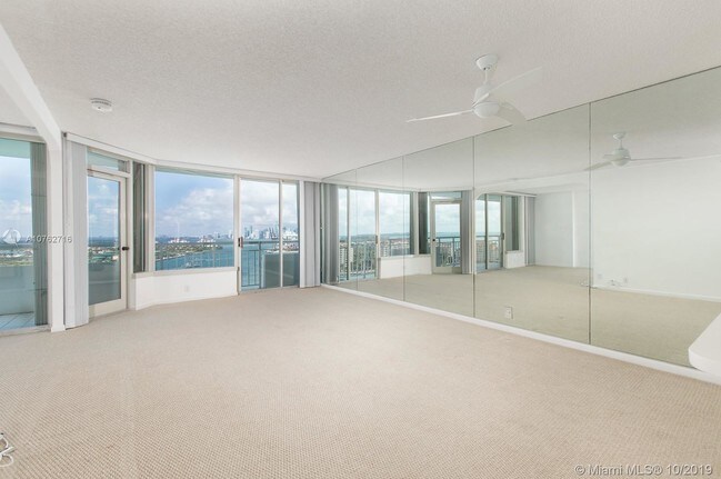 Building Photo - 400 South Pointe Dr