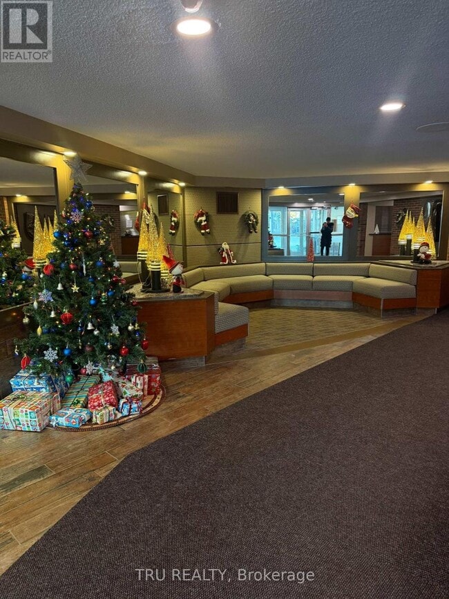 Building Photo - 20 Chesterton Dr