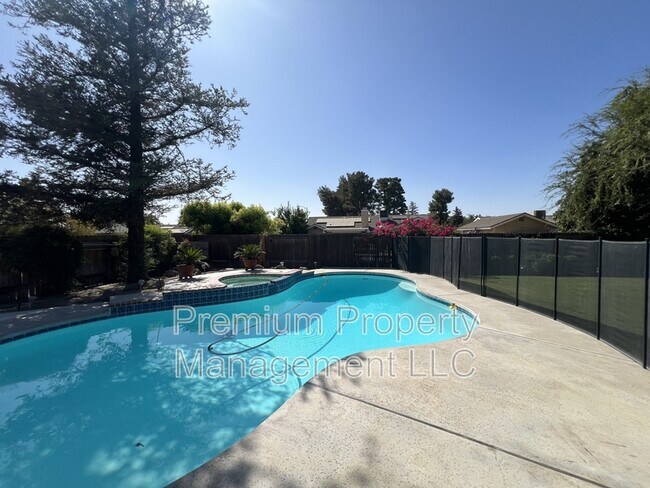 Foto del edificio - 517 Brightwood St
