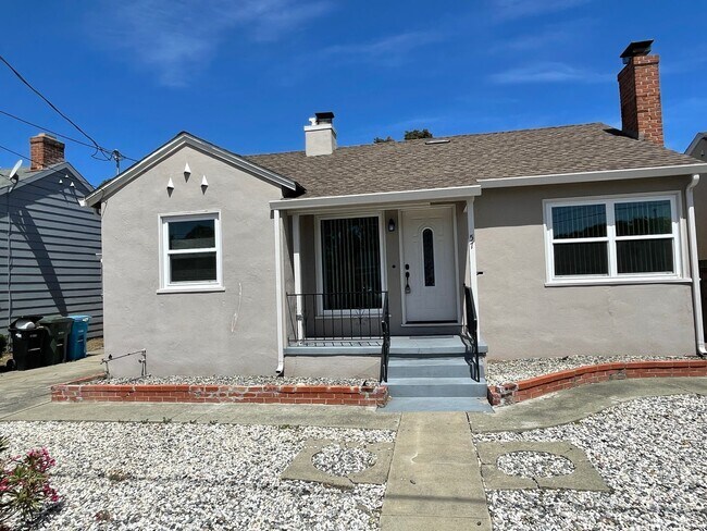 Foto del edificio - Beautiful Home on Hillsdale Blvd!   57 N. ...