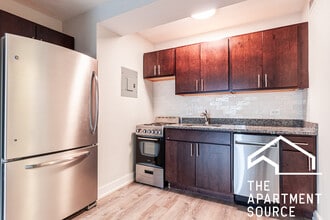 Building Photo - 445 W Wellington Ave