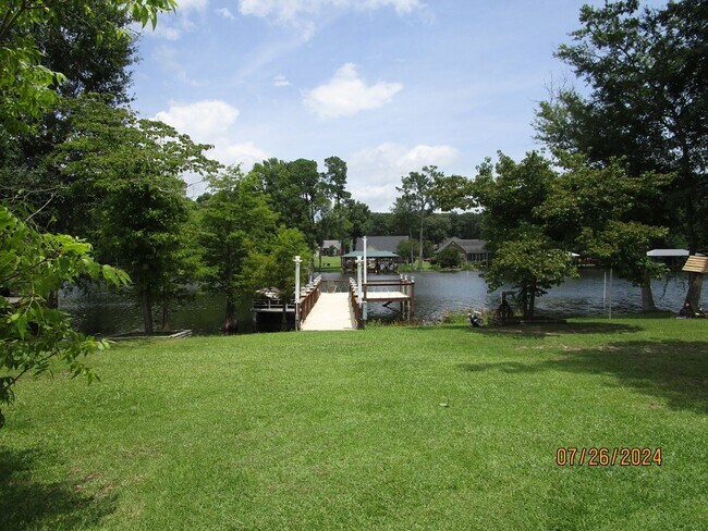 Building Photo - 108 Wood Lake Dr