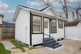 Building Photo - 10 Jenkins St