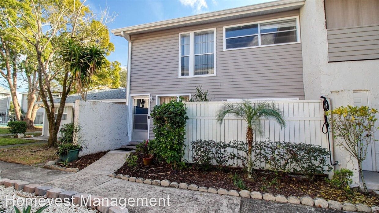 2 br, 1 bath House 2788 Curry Ford Road House Rental in Orlando