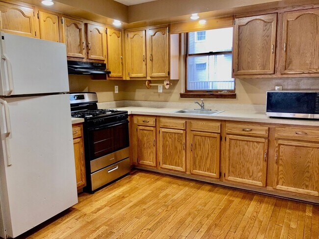 Foto del edificio - Marconi Plaza 3bd/2bth w/ Parking on Uniqu...