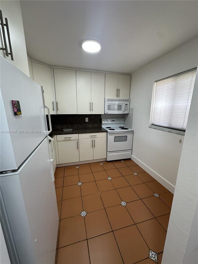 Foto del edificio - 7703 Camino Real