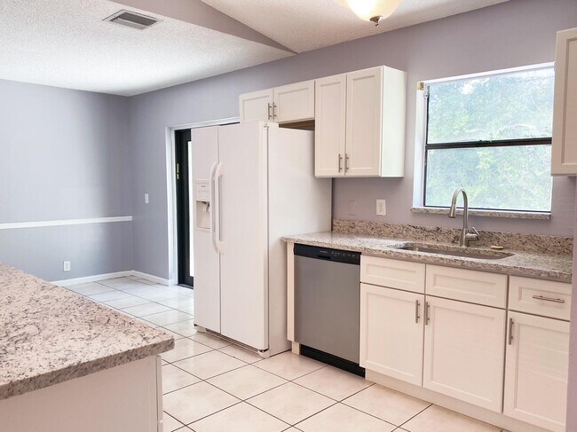 Building Photo - 4669 Pine Grove Dr
