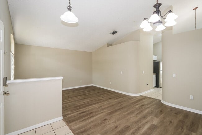 Building Photo - 402 Sonoma Dr