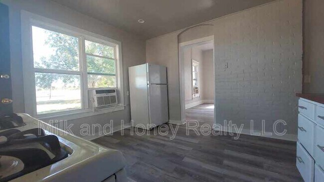Building Photo - 220 Beemer Rd