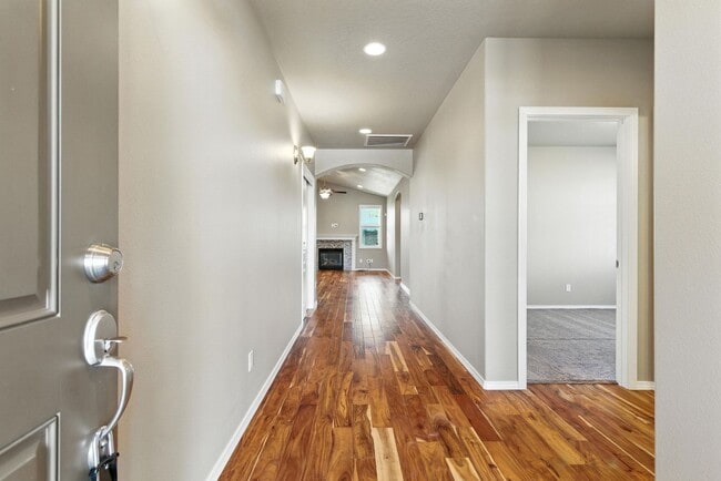 Building Photo - 7029 S Woodhaven Dr