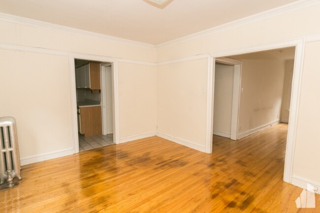 Building Photo - 5200 N Damen Ave