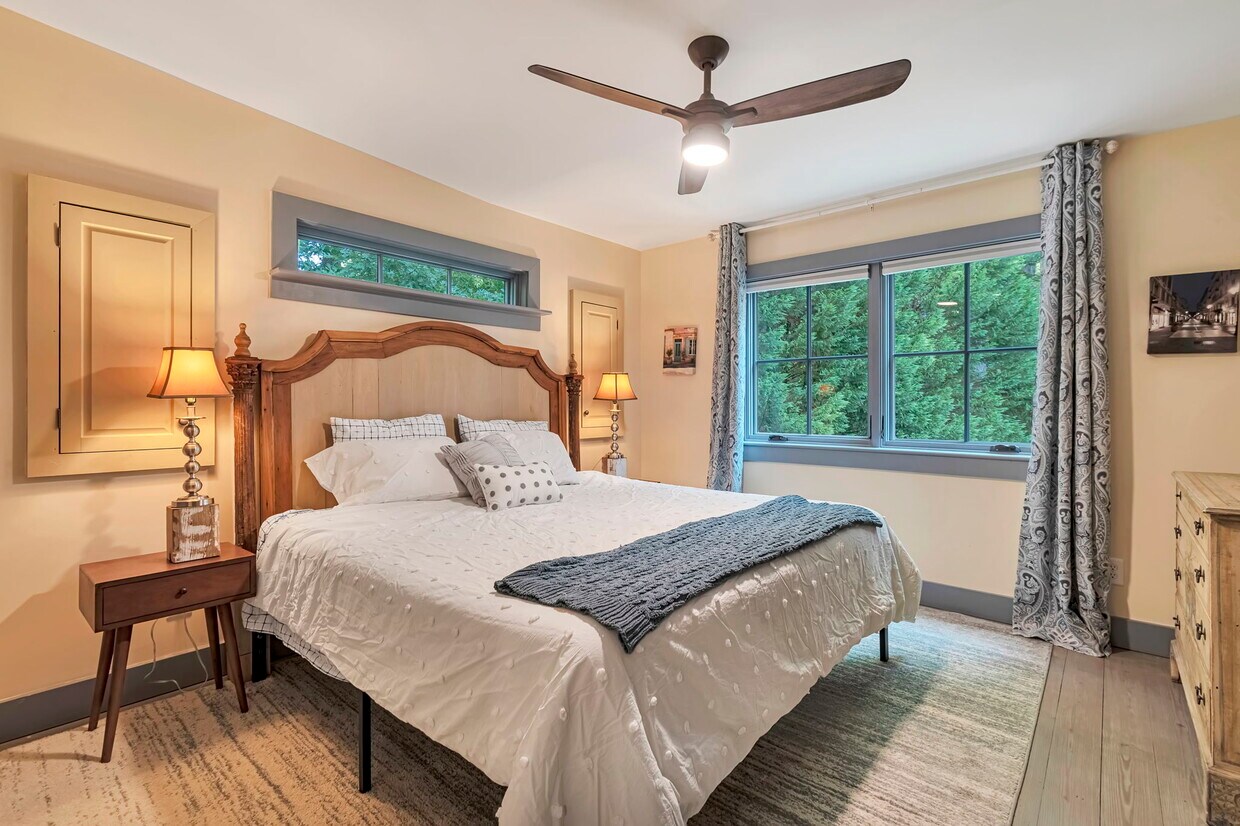 Foto principal - 1616 E Nancy Creek Dr