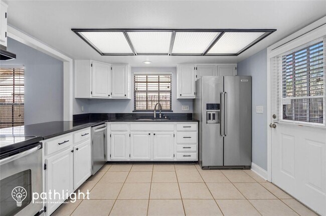 Building Photo - 8527 Sparrowhawk Ct